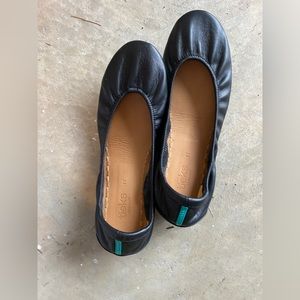 Black Size 11 matte patten leather Tieks.
